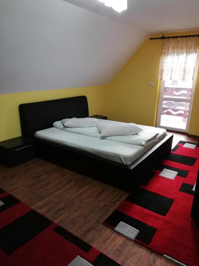 Pension, Camping & Biker Station Zur Deutschen Eiche Ciocanesti Экстерьер фото